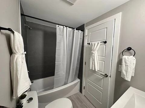 Fairtree Manor in QUEEN MARY PARK ***RENOVATED - Photo 7 of 9