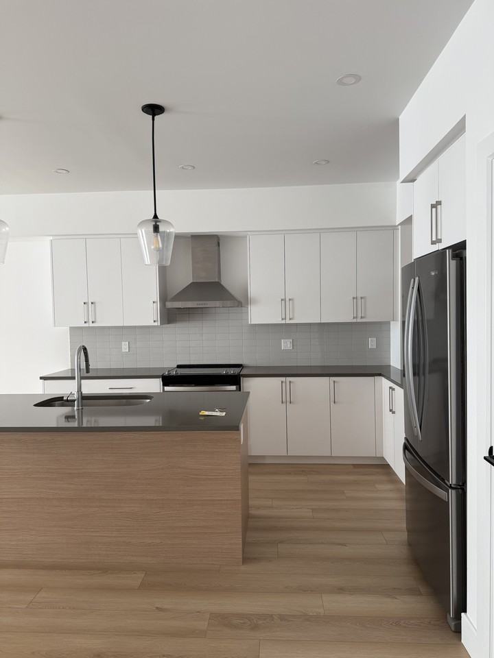 4255 Lismer Lane - Photo 3 of 11