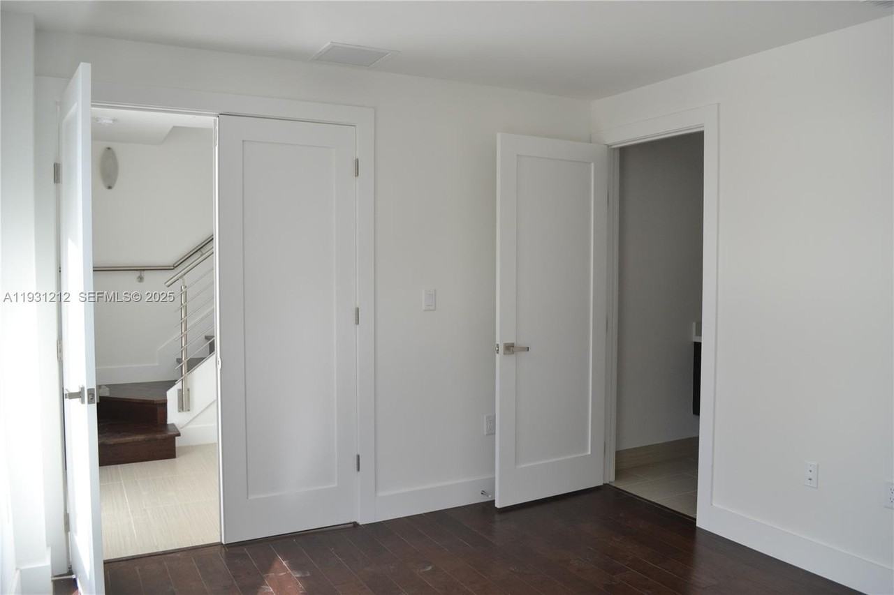 3310 Nw 91st Ave - Photo 4 of 29