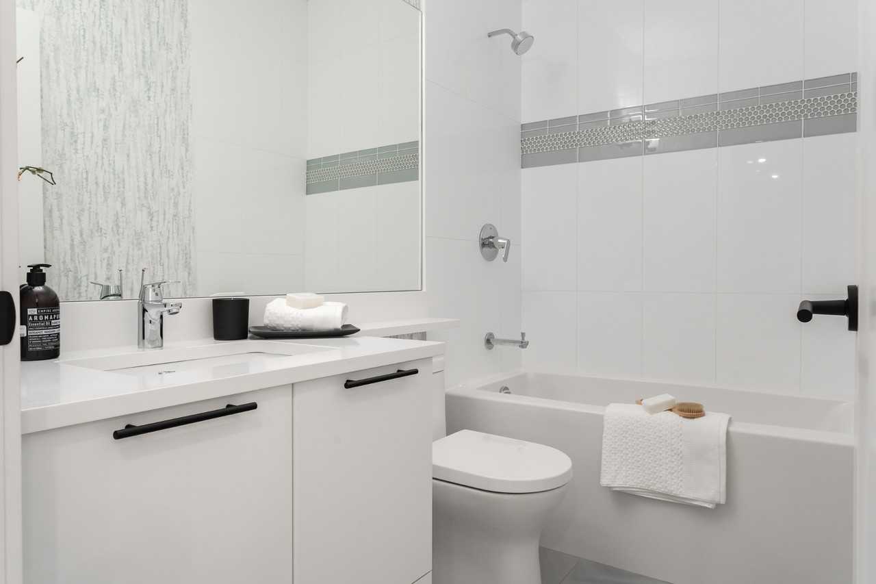 Equinox - Photo 2 of 20