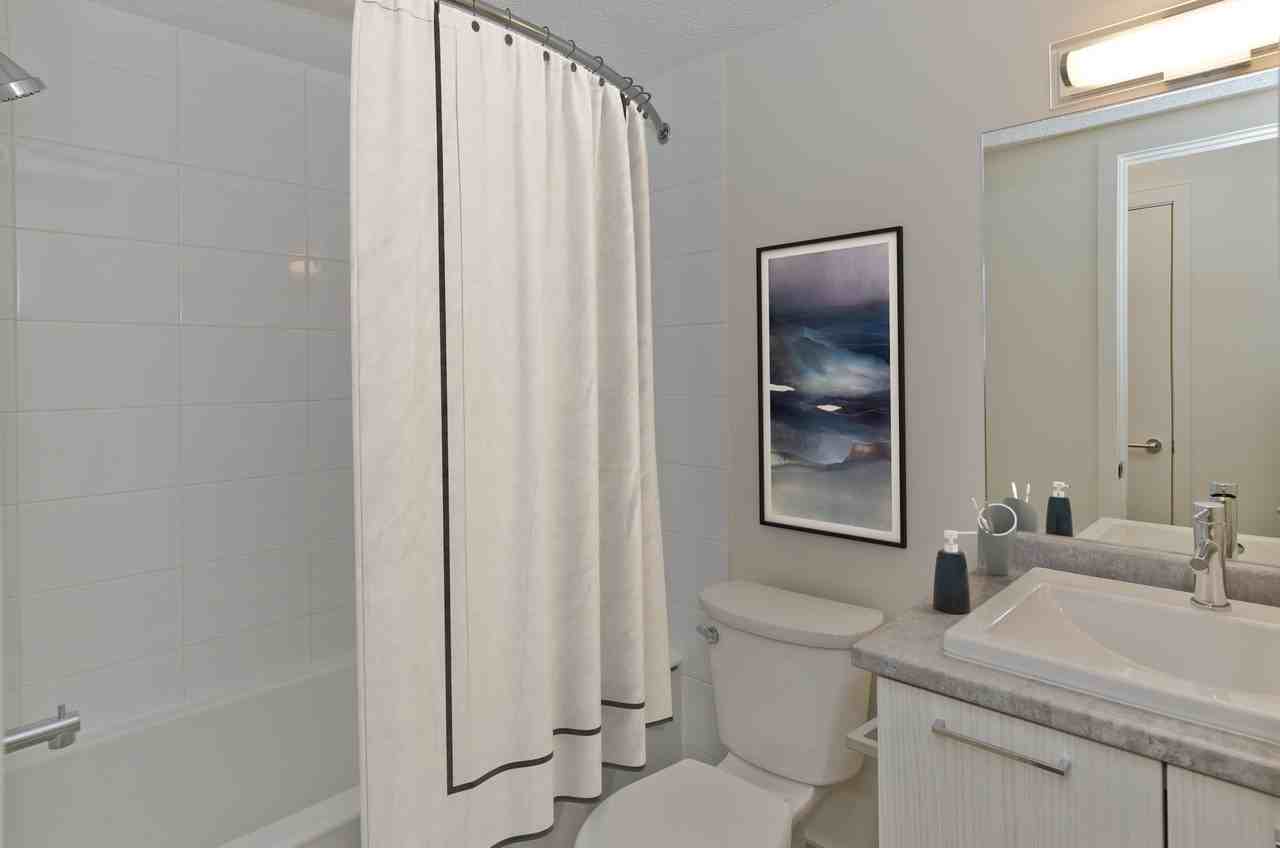 Varsity Place Apartments - Photo 4 of 12