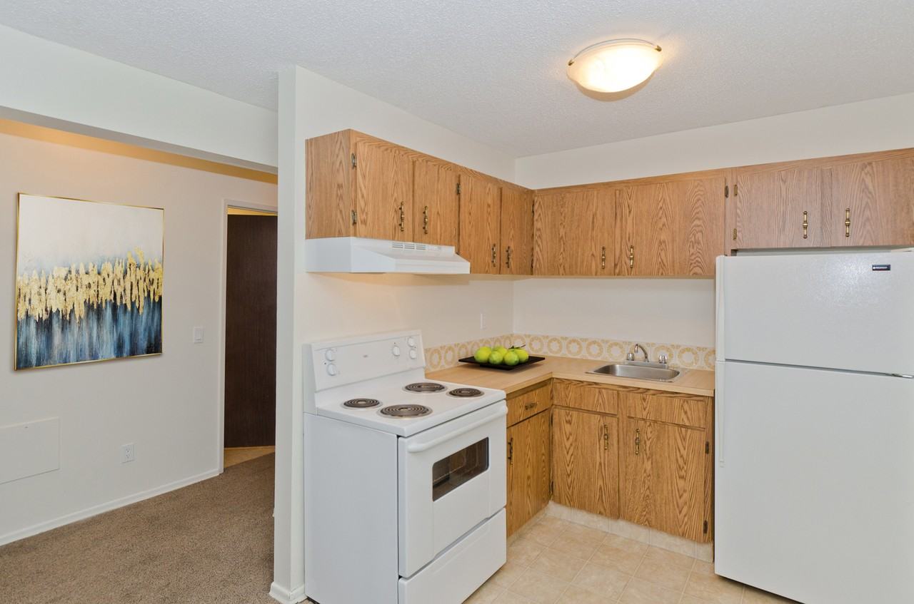 Varsity Place Apartments - Photo 7 of 12