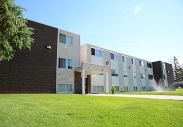 Birchwood Manor - Photo 7 of 9