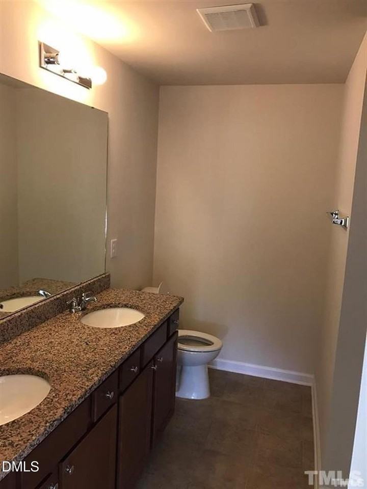 704 Denhoff Dr - Photo 4 of 8