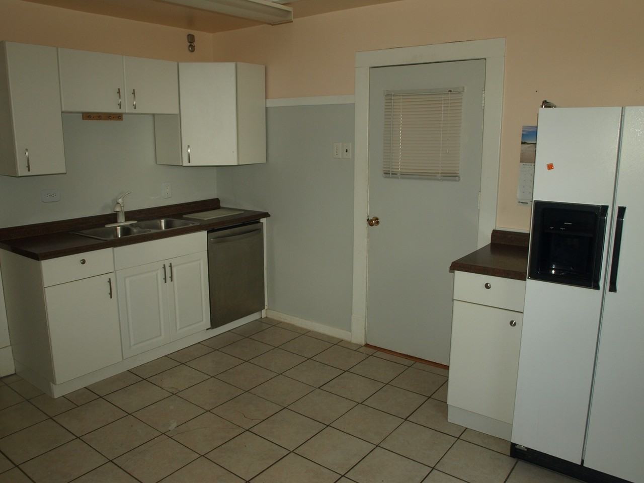 9821 78 Avenue - Photo 3 of 7