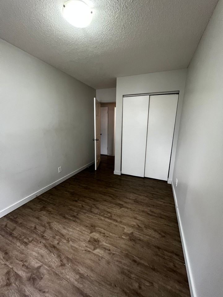 Strathcona Manor - Photo 6 of 10