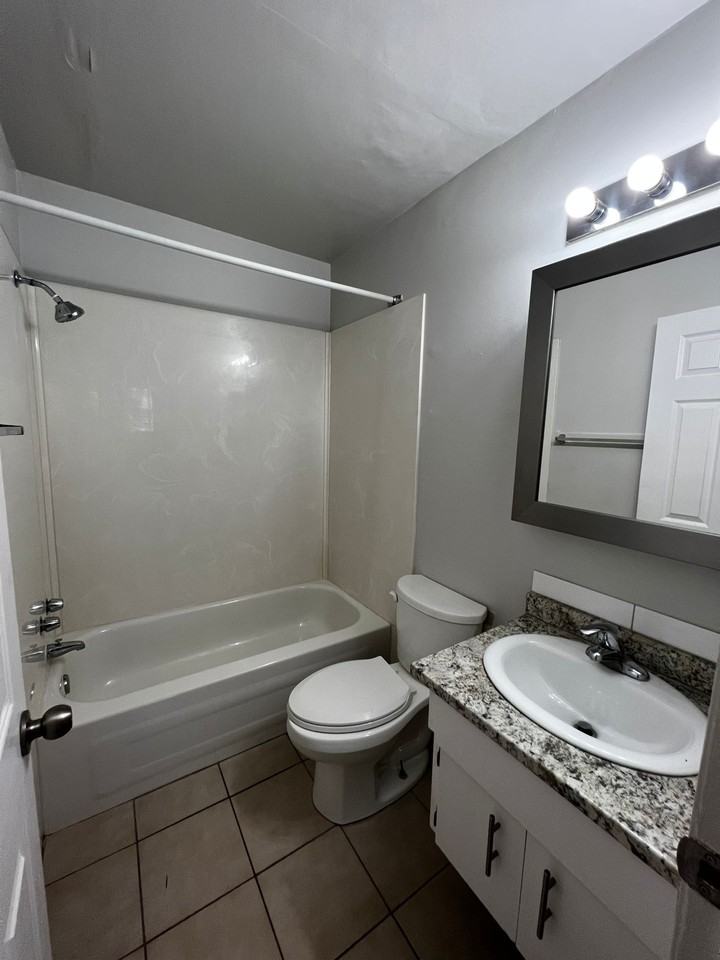 Strathcona Manor - Photo 7 of 10