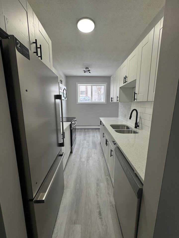 Southview Manor - Photo 7 of 22