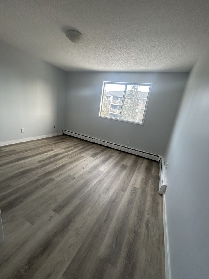 Cedarstone Manor - Photo 2 of 3