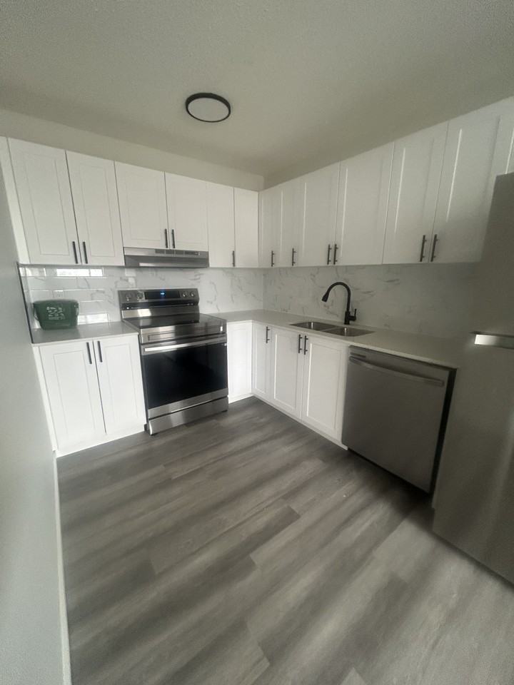 Grasslands Manor - Photo 3 of 9