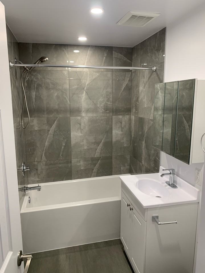 4635 Avenue Clanranald - Photo 3 of 37