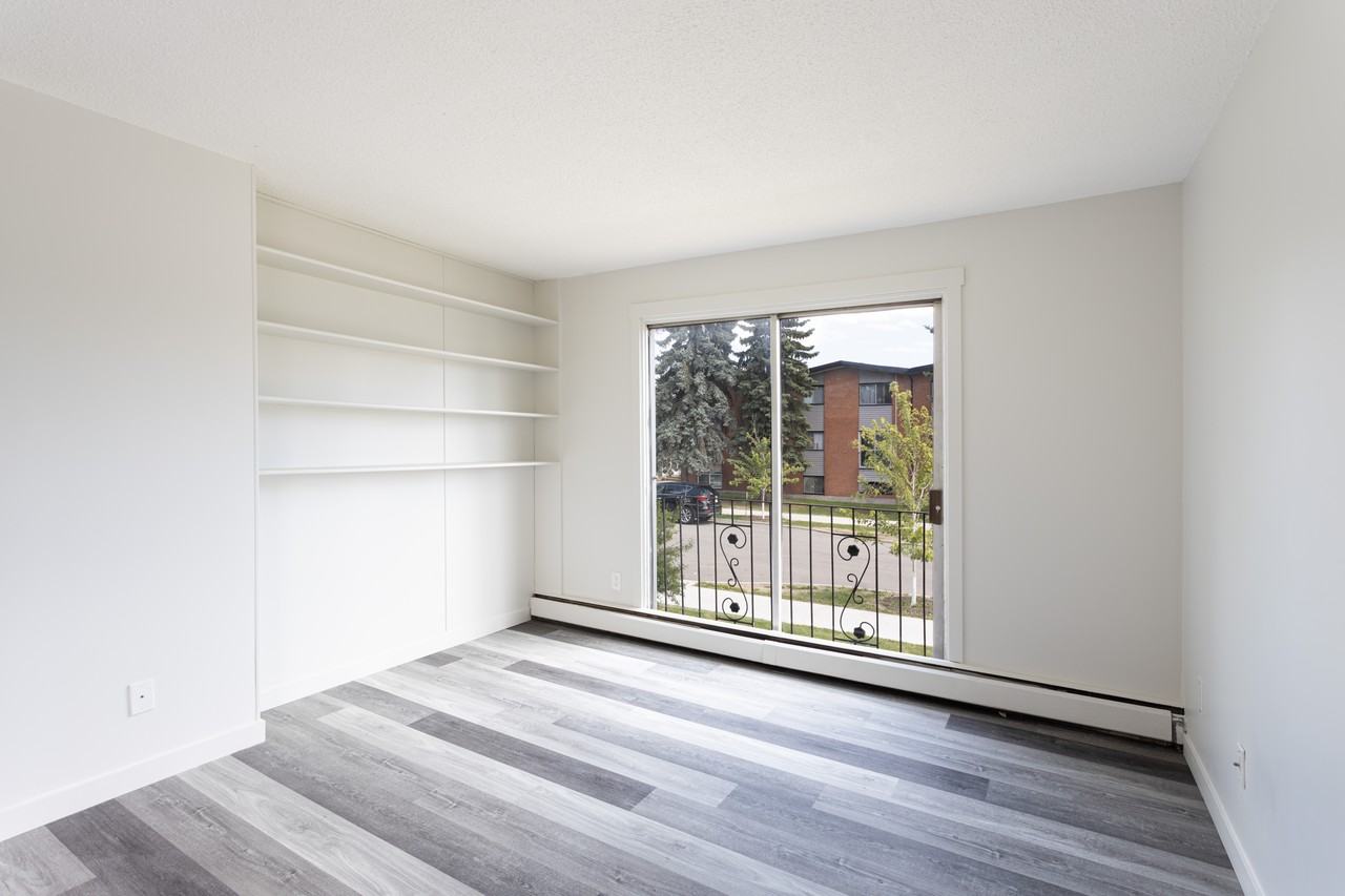 Shelly Manor - Photo 4 of 16