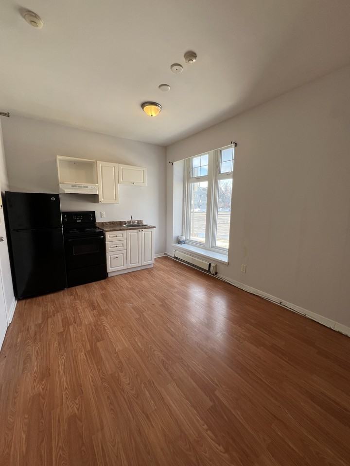 175 King Edward - Photo 2 of 10