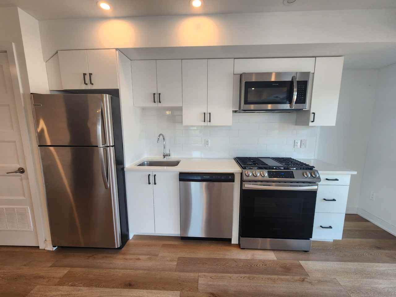 689 Churchill Avenue N - Photo 2 of 10