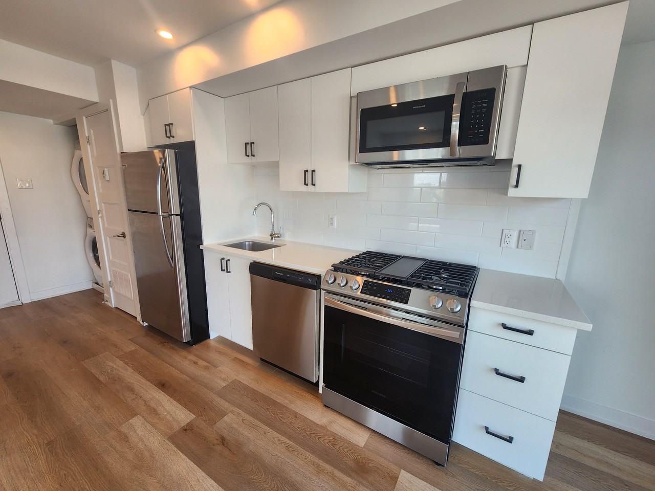 689 Churchill Avenue N - Photo 3 of 10