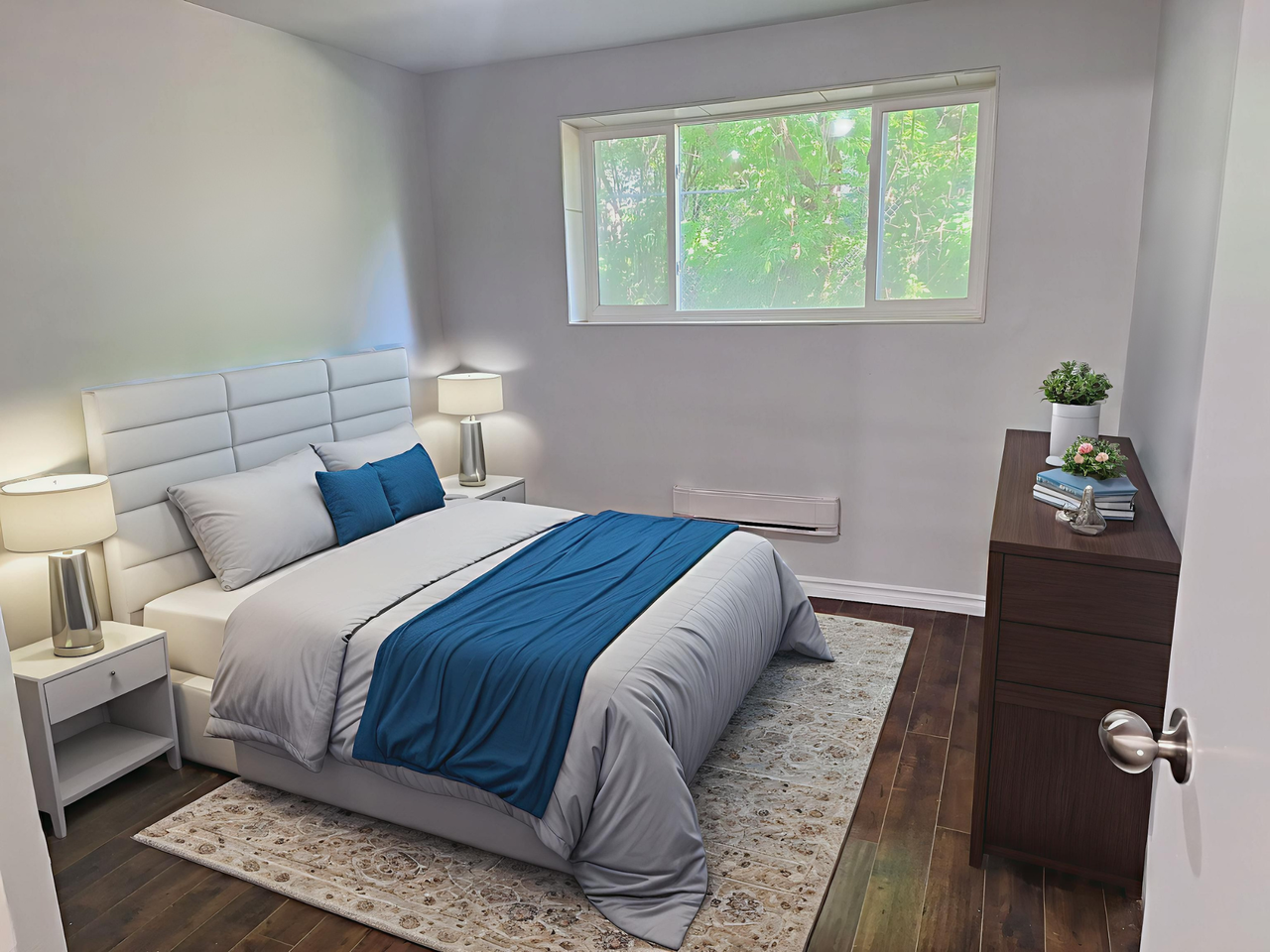 Queens Court Apartments - Photo 6 of 9