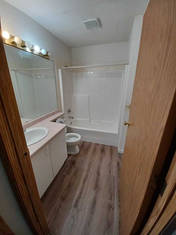 Winsome Place - Photo 4 of 43