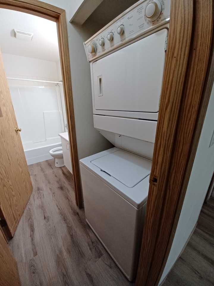 Winsome Place - Photo 6 of 43