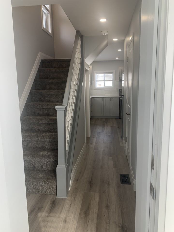 16 York Street, Welland - Photo 2 of 22