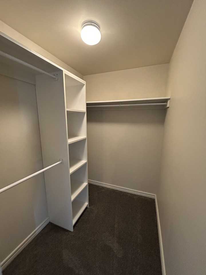 #1204, 10649 Saskatchewan Dr NW - Photo 4 of 20