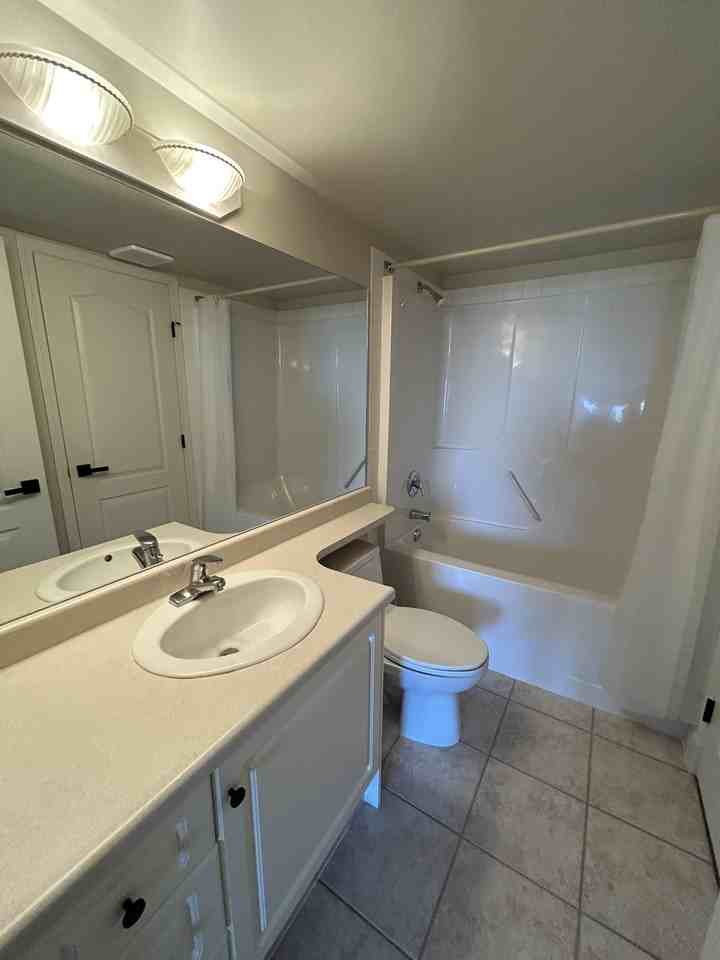 #1204, 10649 Saskatchewan Dr NW - Photo 6 of 20