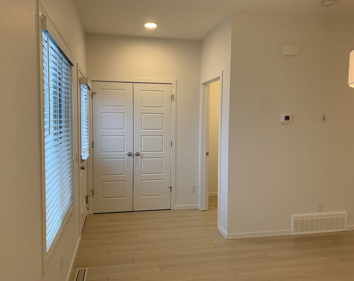 2513 193 Street, Edmonton, Alberta, Canada, T6M 1L3 - Photo 4 of 22