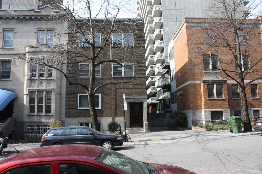 2070 Rue Chomedey - Photo 7 of 34