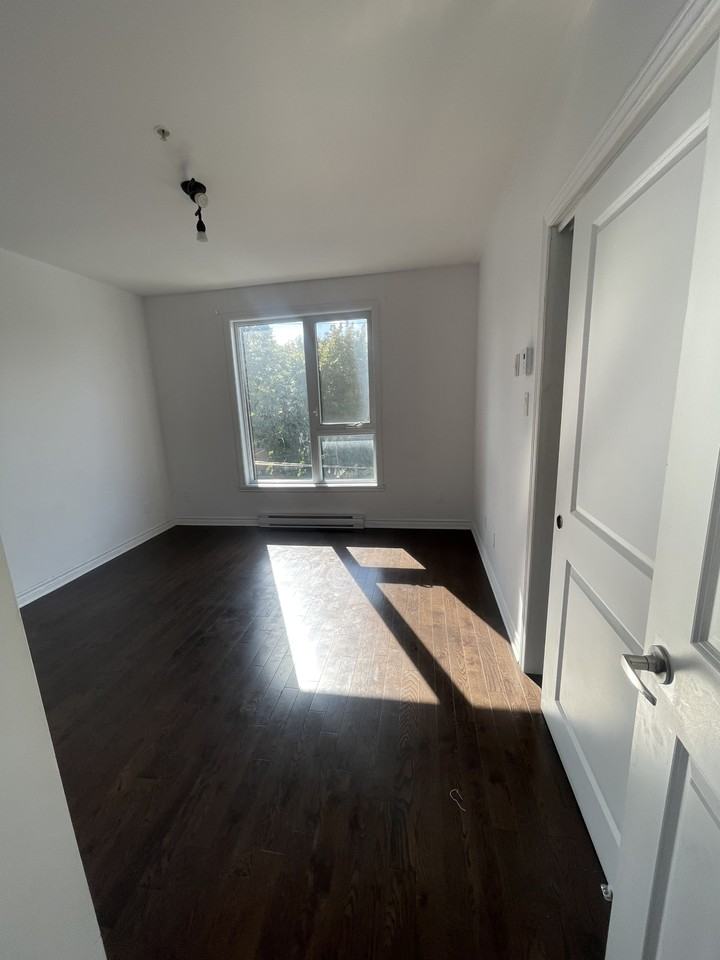 5285 Beaconsfield - Photo 4 of 11