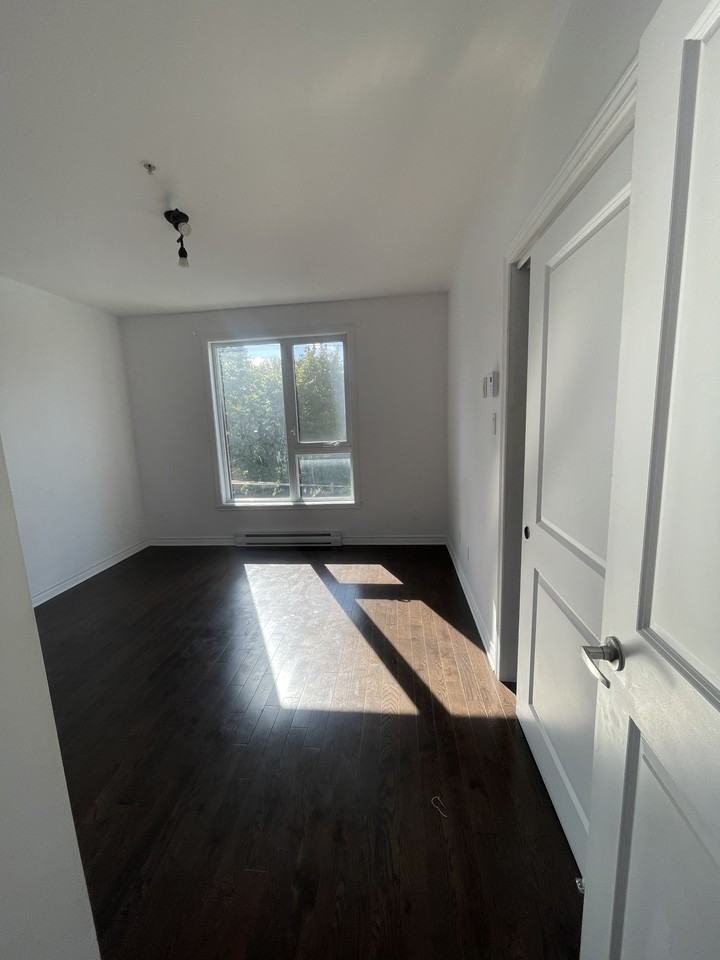 5285 Beaconsfield - Photo 5 of 11