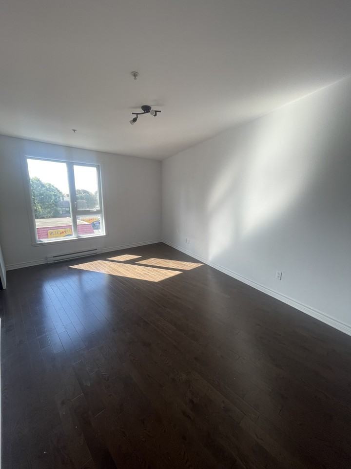 5285 Beaconsfield - Photo 7 of 11