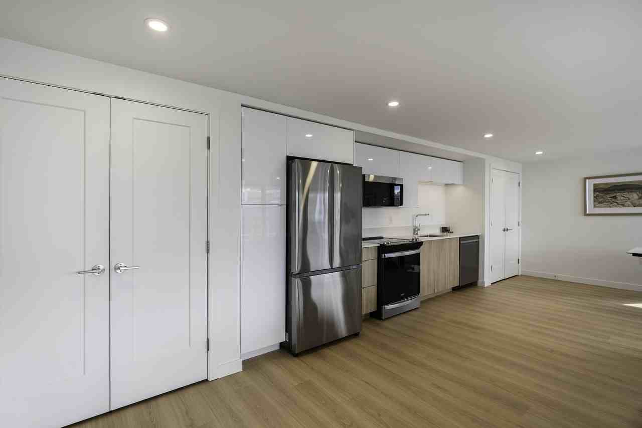 2755 King Street - Photo 4 of 21