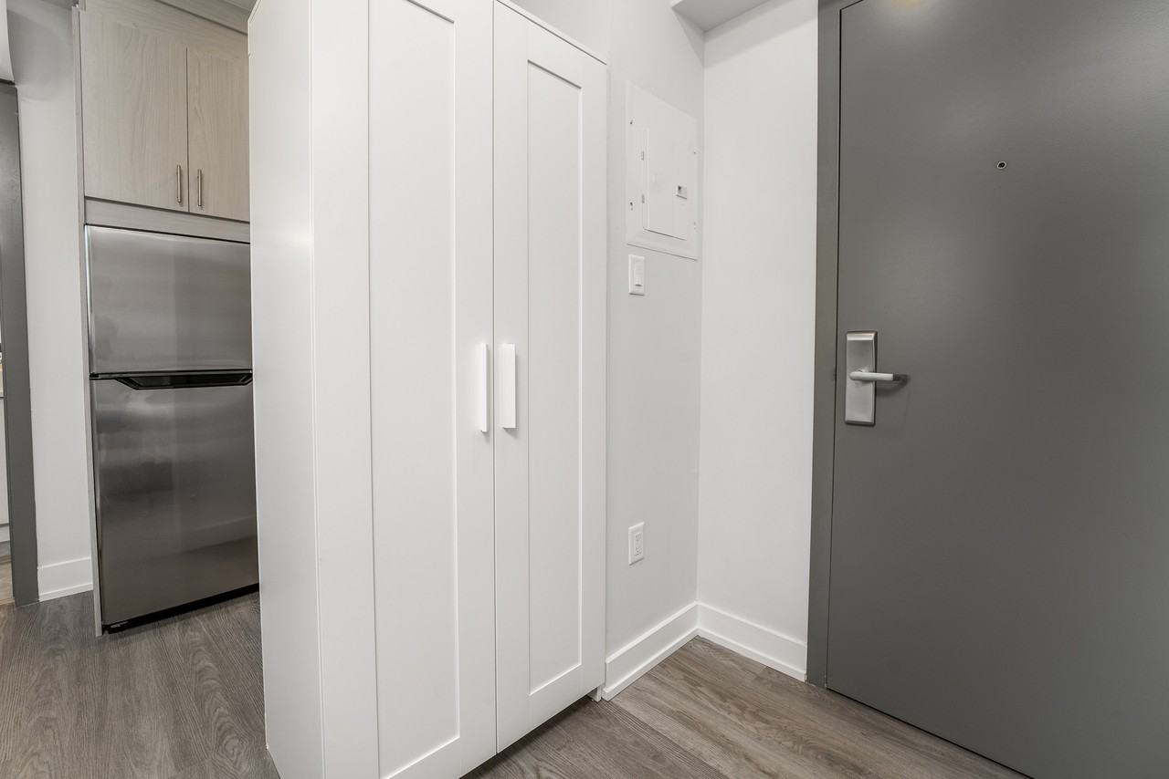 61 Parent Avenue - Photo 2 of 18