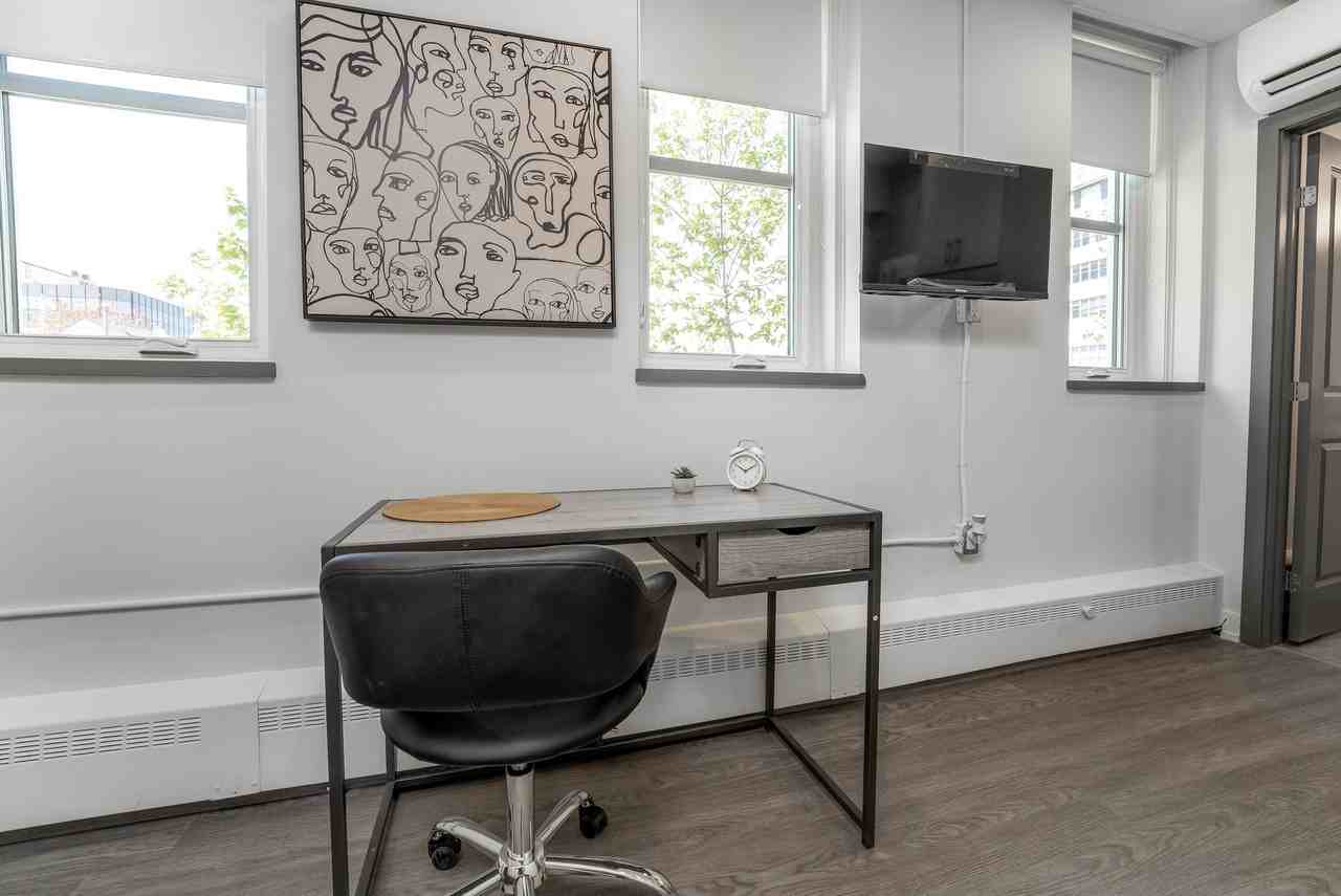 61 Parent Avenue - Photo 3 of 18