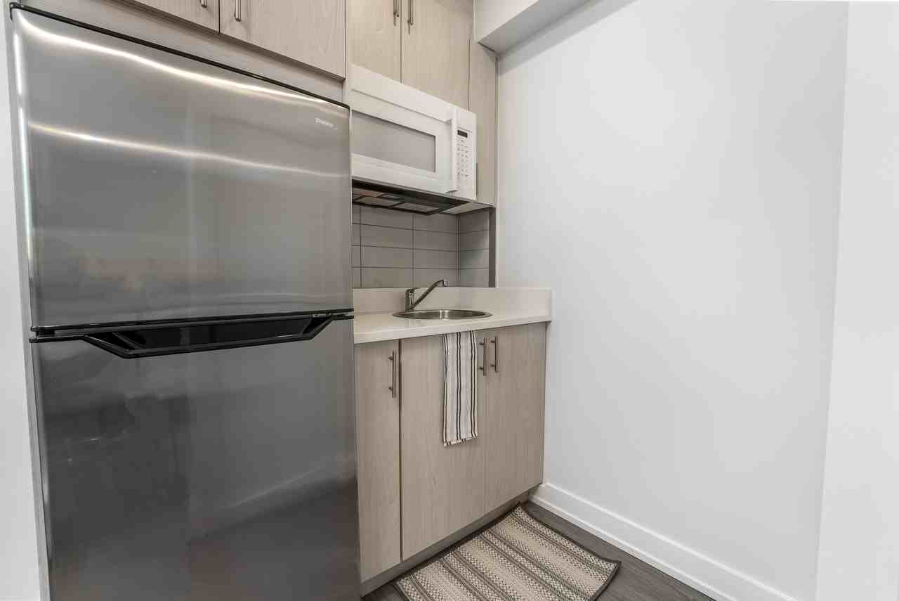 61 Parent Avenue - Photo 4 of 18