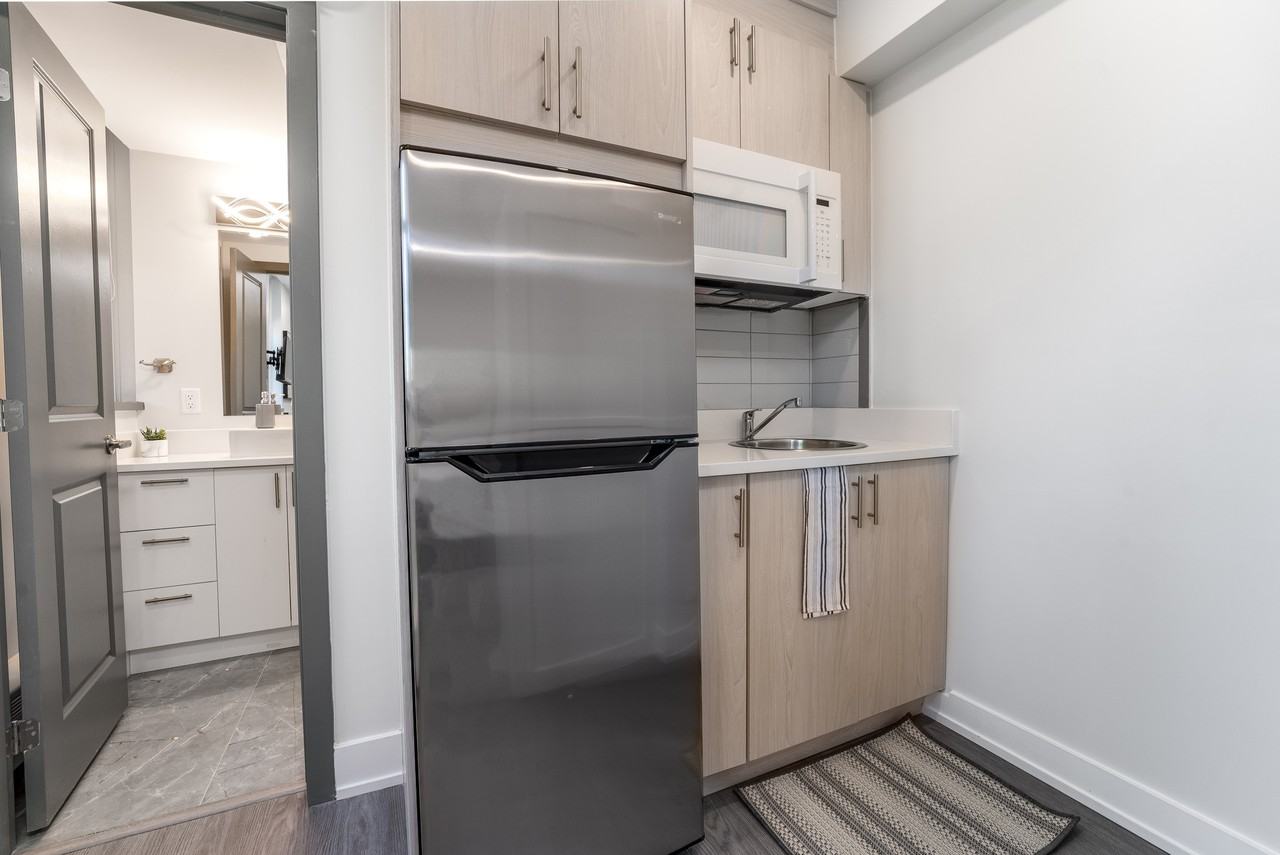 61 Parent Avenue - Photo 5 of 18