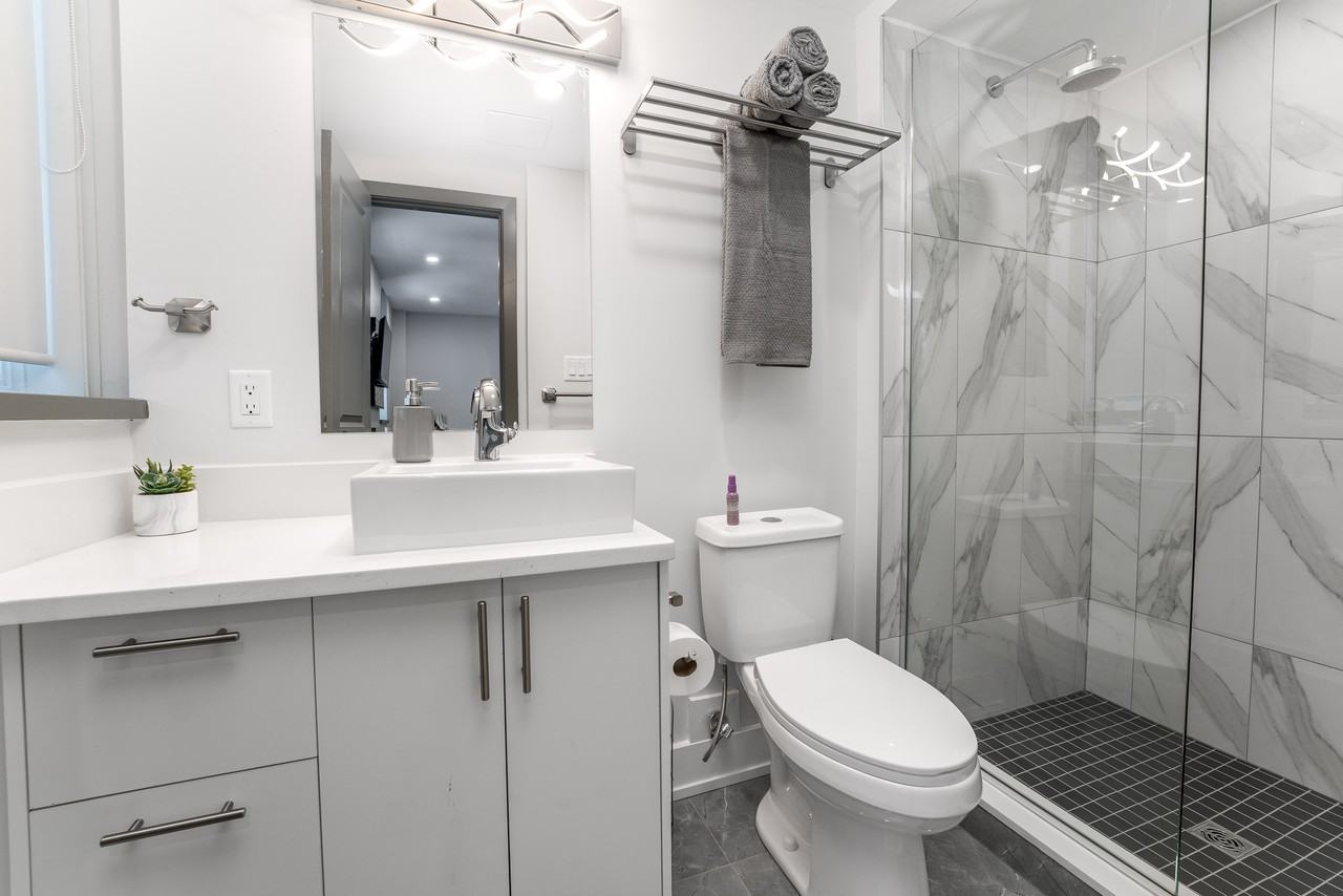 61 Parent Avenue - Photo 6 of 18