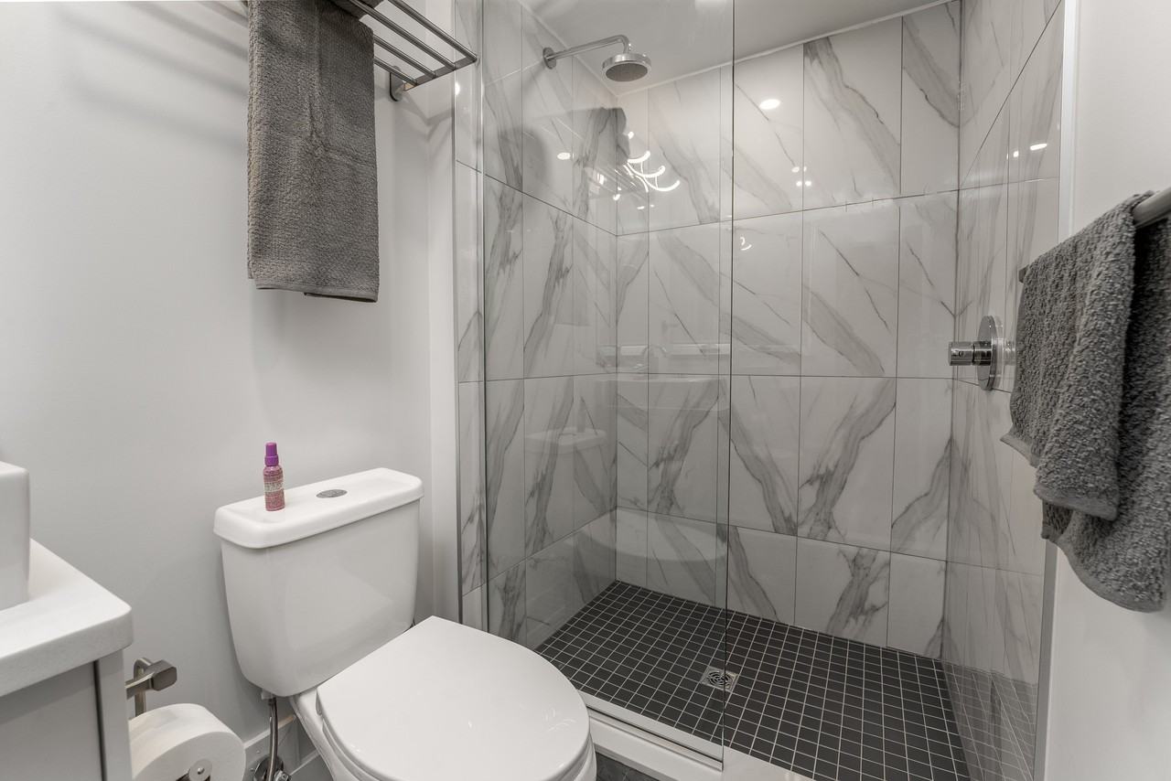 61 Parent Avenue - Photo 7 of 18