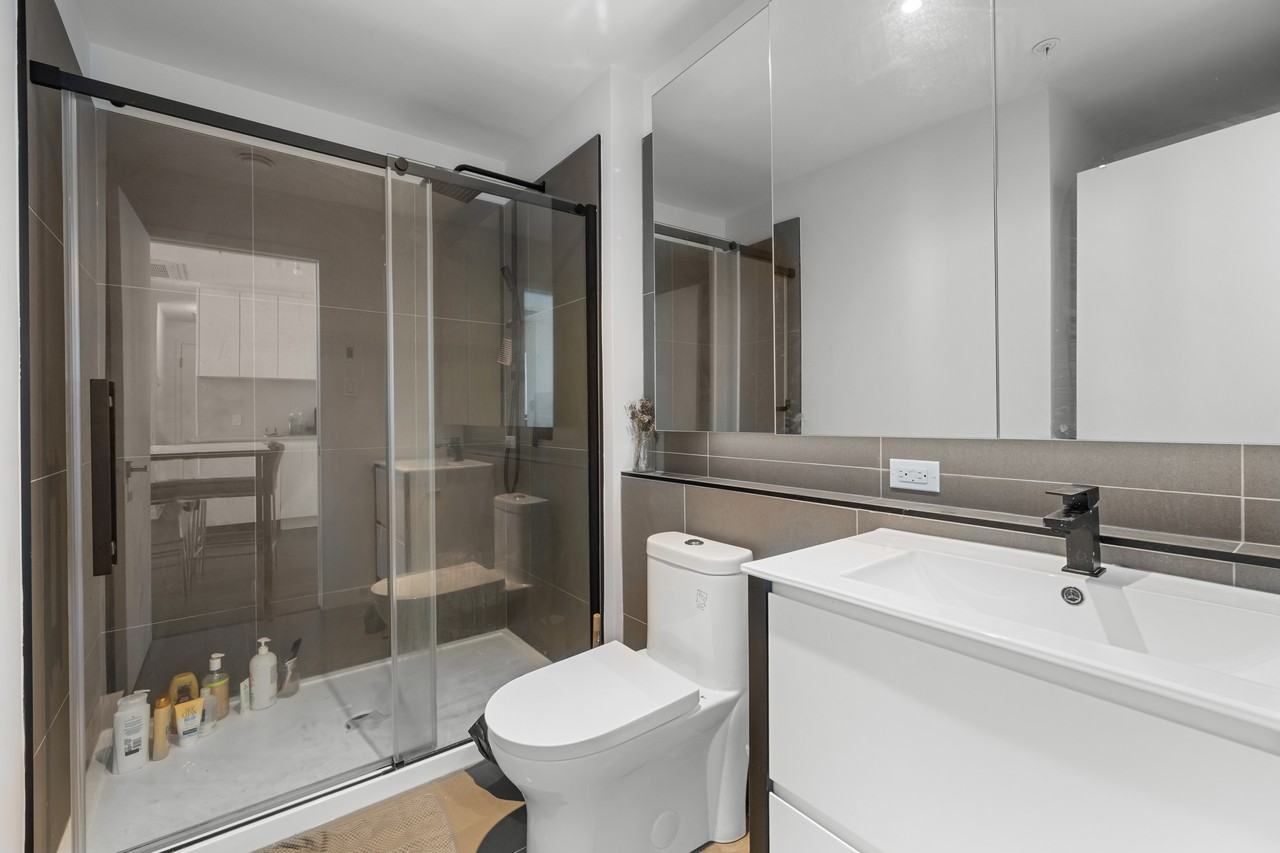 1160 Mackay - Photo 3 of 6