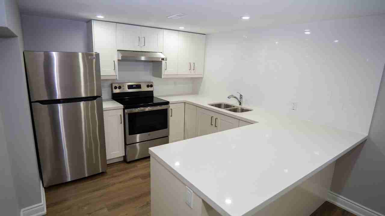 16 Armour Drive, Welland - Photo 7 of 11