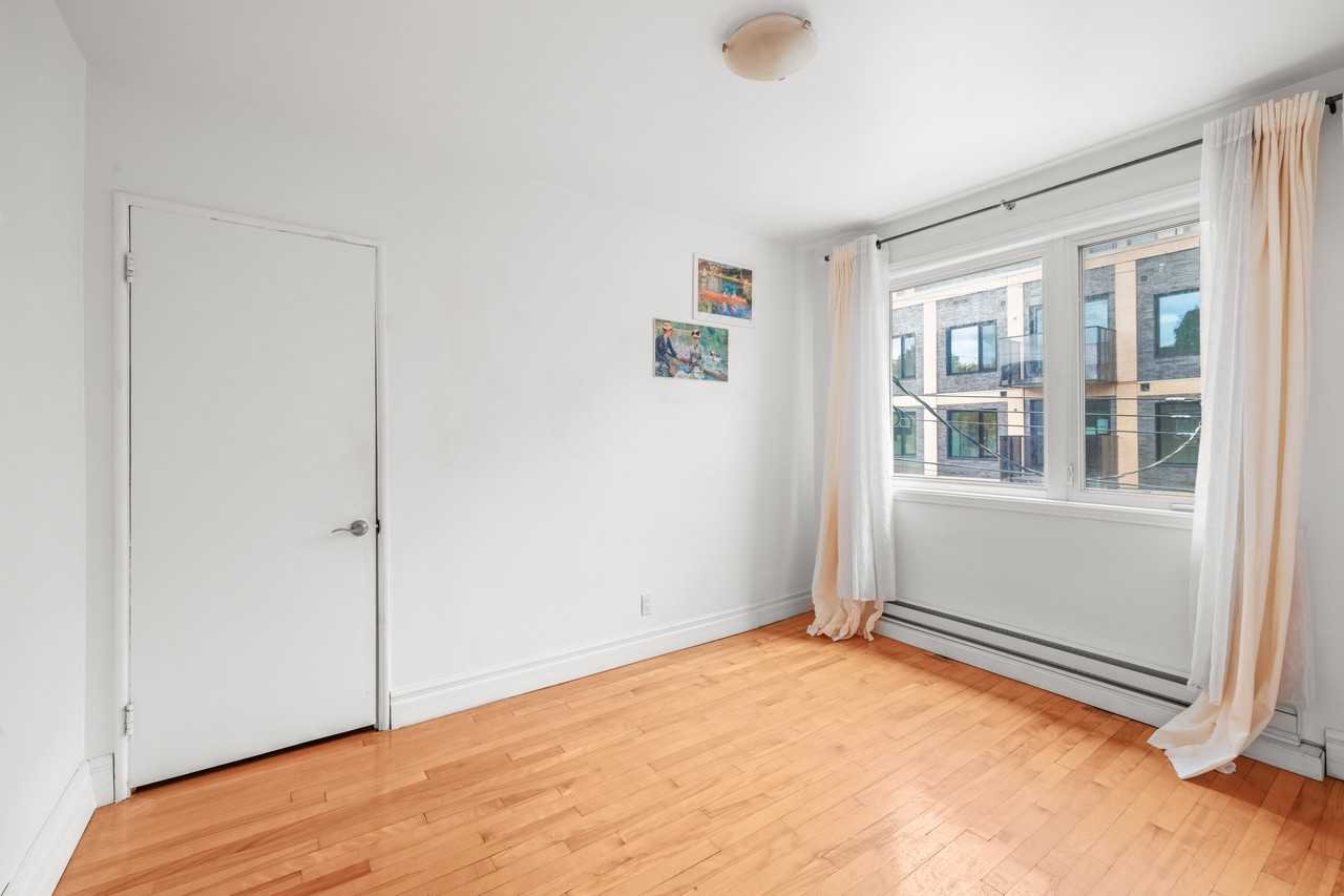 2402 Av. Fulton - Photo 6 of 11