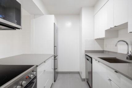 Crystal Court Apartments - Photo 7 of 16