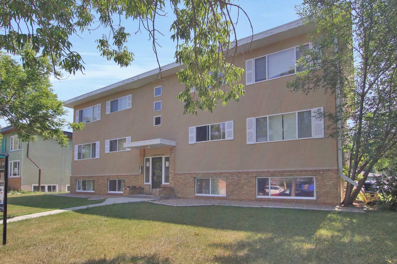 425 17th Ave E - Photo 3 of 17