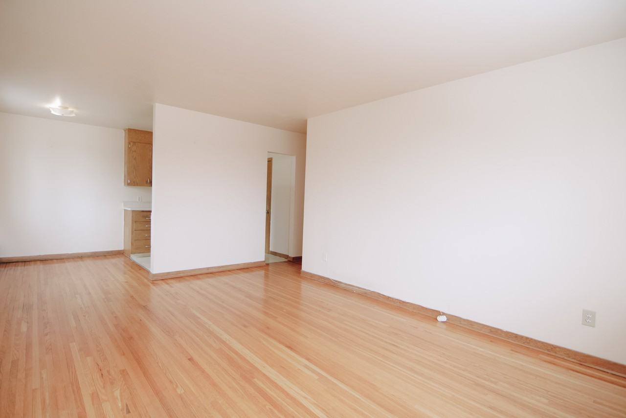 425 17th Ave E - Photo 4 of 17