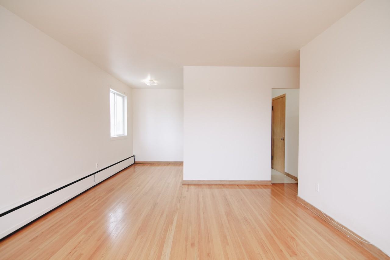 425 17th Ave E - Photo 5 of 17