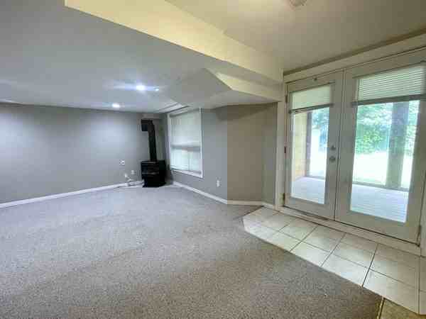 302 Livingstone St. West - Photo 4 of 35