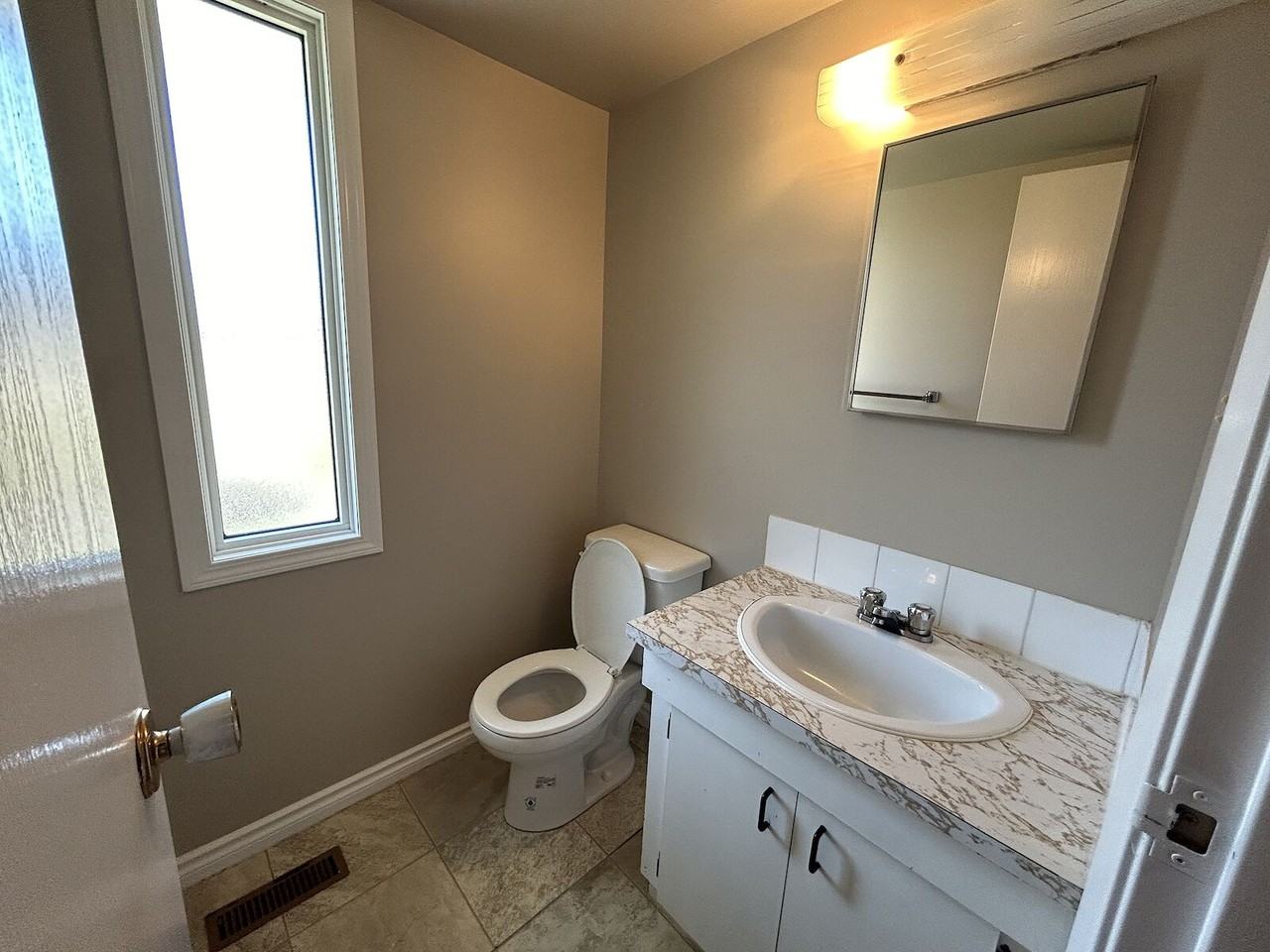 2941 109 Street Northwest, Edmonton, Alberta, Canada, T6J 4N6 - Photo 4 of 14