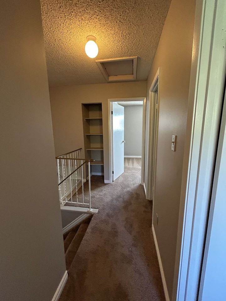 2941 109 Street Northwest, Edmonton, Alberta, Canada, T6J 4N6 - Photo 6 of 14