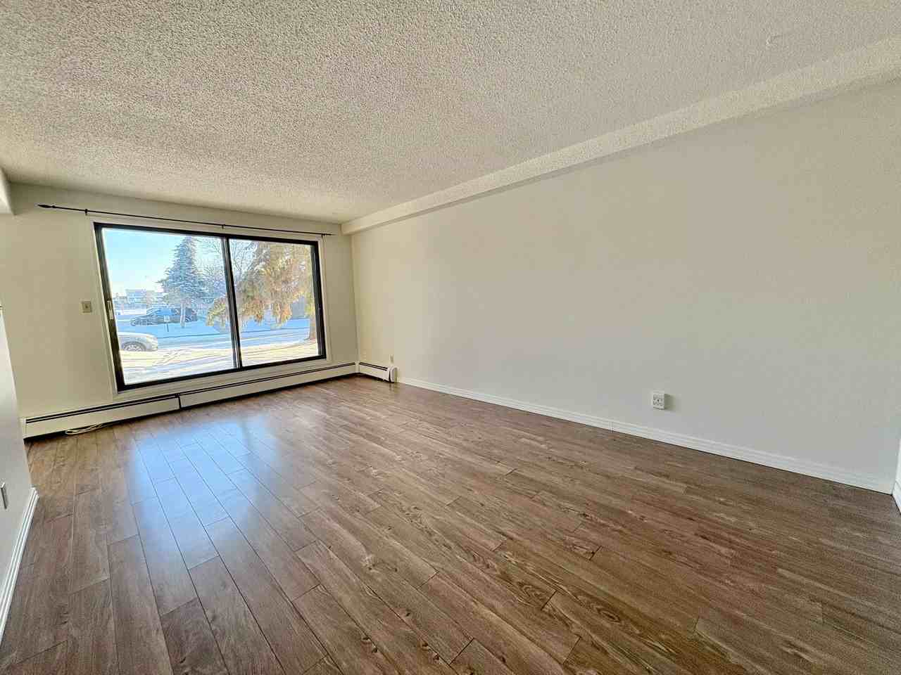 Lakewood Manor - Photo 5 of 20