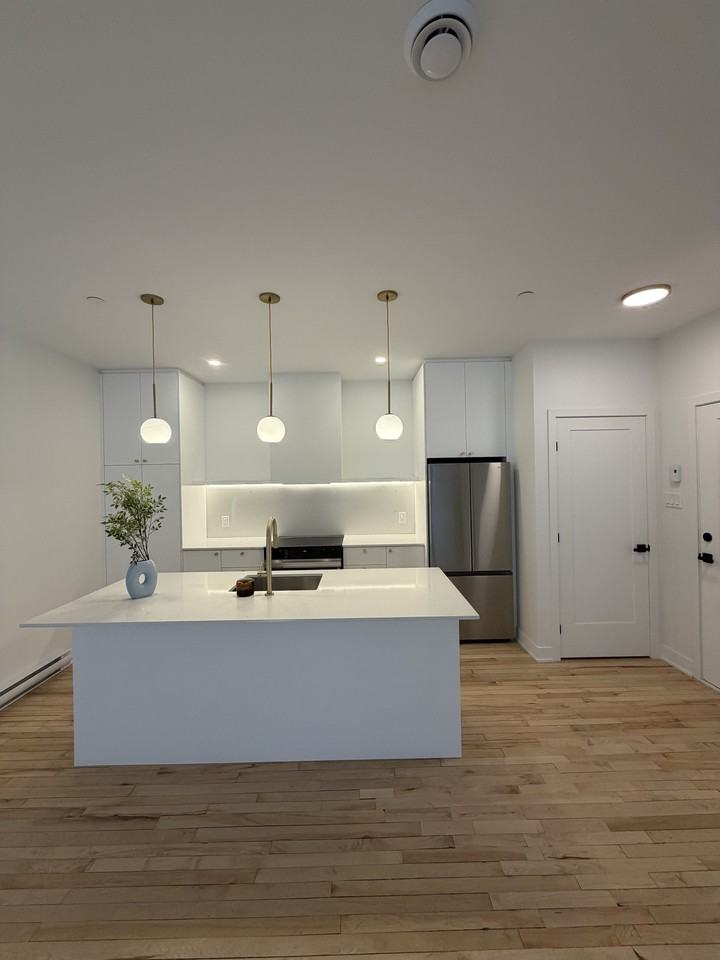 286 St. Paul West - Photo 5 of 39