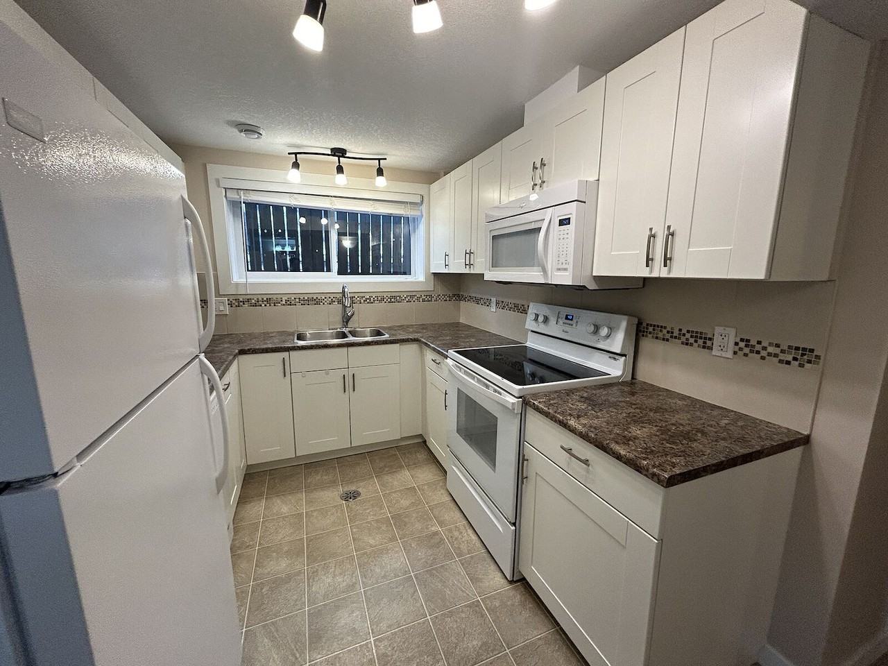10921 122 Street Northwest, Edmonton, Alberta, Canada, T5M 0A7 - Photo 3 of 14